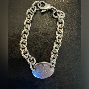 Return to Tiffany & Co. 925 Collection Bracelet (oval tag)